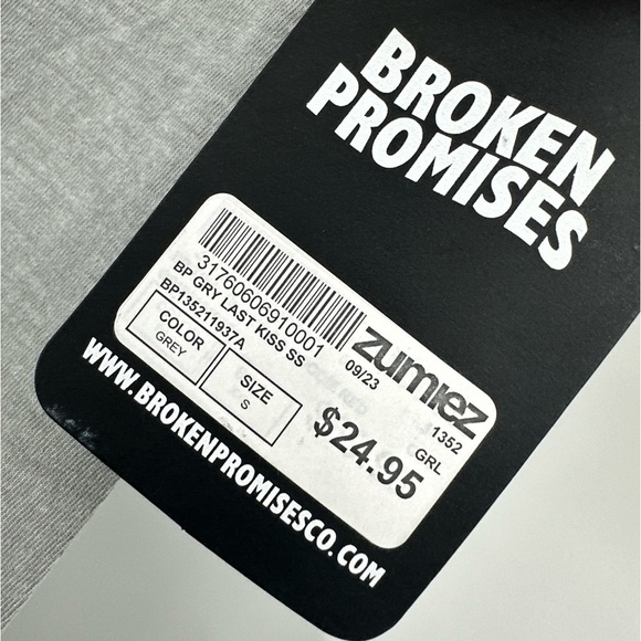 Zumiez Broken Promises Forever Means Nothing Short Unisex Size Small-NWT - Picture 2 of 4